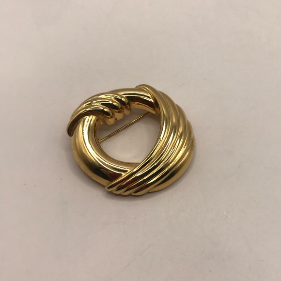 Gold-Tone Abstract Wreath Brooch - Picture 4 of 6